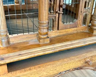 Detail of pull-out tray