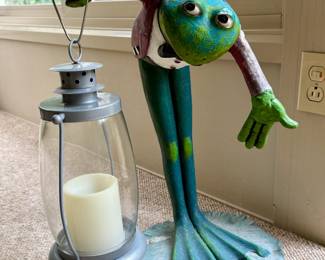 Resin frog statue with lantern