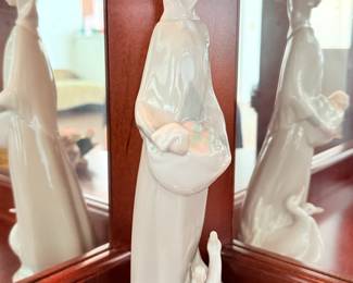 Lladro porcelain figurine "Marujita With Two Ducks"