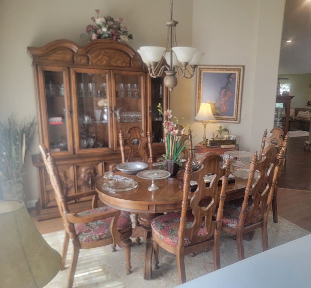 Dining Room Table w/6 Chairs and Matching China Cabinet