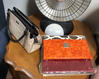 purse with interchangeable exterior