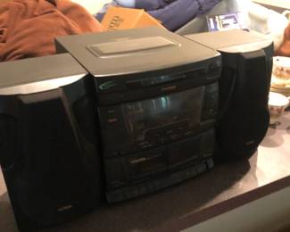 shelf stereo