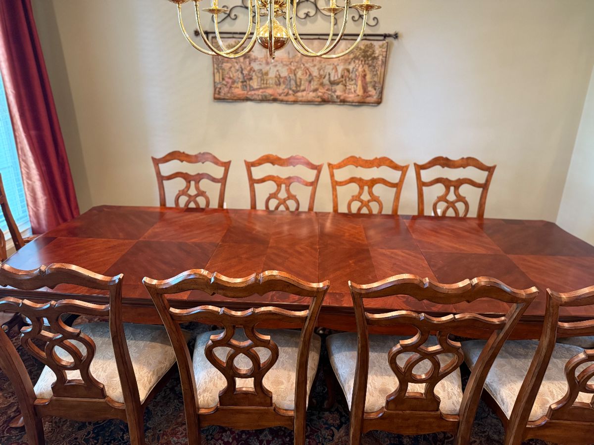 Dining table with 10 chairs, 2 leaves and custom table pads