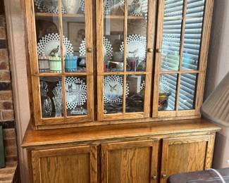 China cabinet with great storage