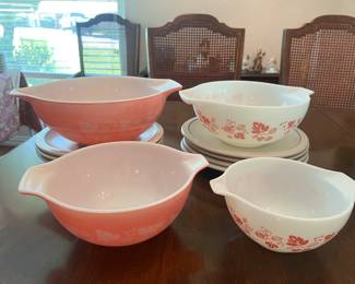 Vintage Pyrex in really great condition
