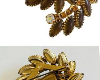 Vintage D&E Juliana brooch. Amber glass rhinestone marquee from the 1960s.