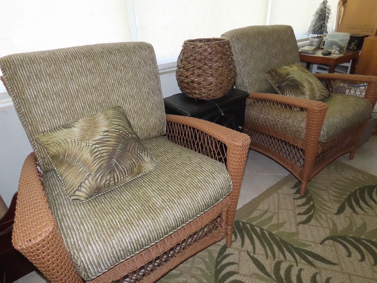 Like new 6 Piece resin faux wicker patio conversation set with two chairs, loveseat, 2 end tables, coffee table, cushions and area rug.
