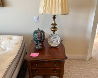Hekman end table