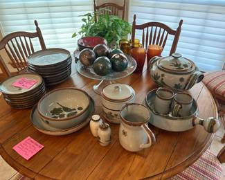 Set of Mexican pottery, signed by the artist