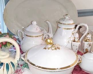 Tea Pot Set Charles Field Haviland Limoges Porcelain White & Gold Ring
Covered vegetable Bowl & more very early
