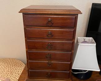 Jewelry chest