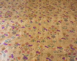 Iteresting comforter with purple yarn