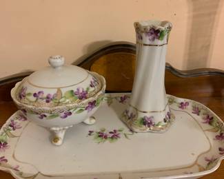 Nippon dresser set