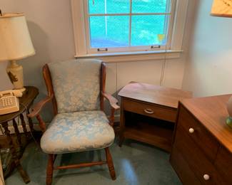 Mid-Century stand, a nice corner