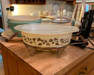 Pryrex casserole with carrying stand/warming stand