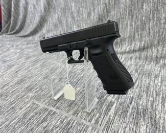 GLOCK 22 . 40 CAL SEMI PISTOL (TRANS# 3491)