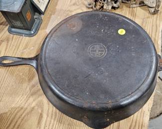 CAST IRON SKILLET