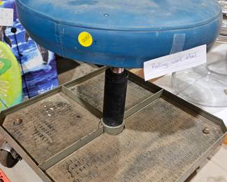 ROLLING WORK STOOL
