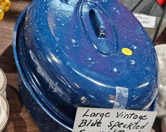 VINTAGE ENAMEL ROASTING PAN WITH LID