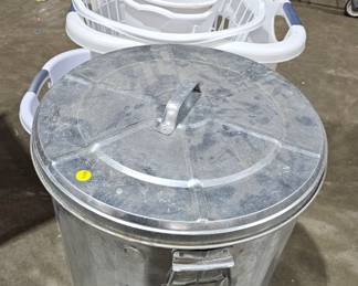 GALVANIZED TRASH CAN WITH LID