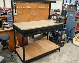 WORKTABLE WITH VISE