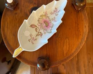 leaf shaped porcelain candy, nut dish