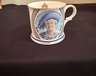 Royal Crown Duchy commemorative Queen Elizabeth mug