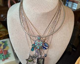 silver pendant necklaces