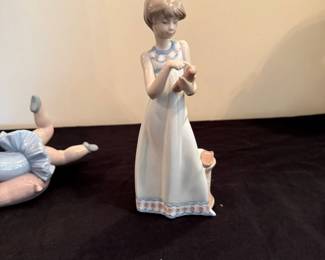 Lladro porcelain figurine "Calling a Friend"