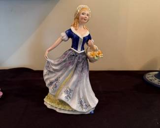 Royal Doulton figurine Petite Ladies "Lisa"