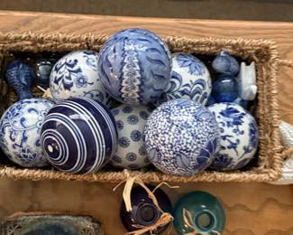 chinoiserie Asian blue and white floral ceramic balls decor