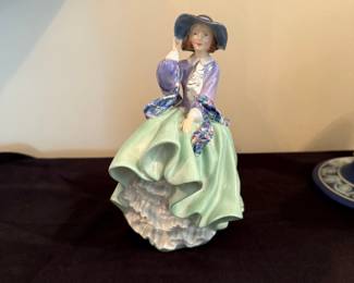 Royal Doulton Figurine "Top of the Hill"