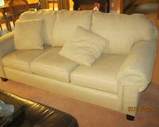 LAKE HICKORY COUCH