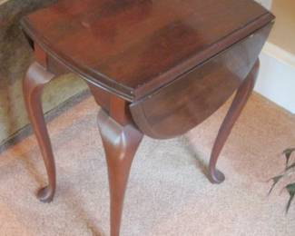 SET OF 3 ETHAN ALLEN TABLES