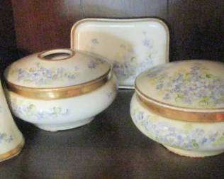 DRESSER SET