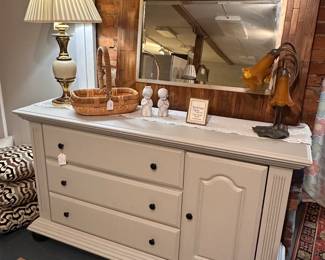Dresser set 