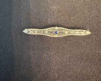 10 kt Sapphire Brooch