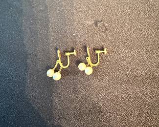 14 kt and Pearl Earrings