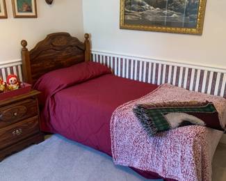 Twin size bed 