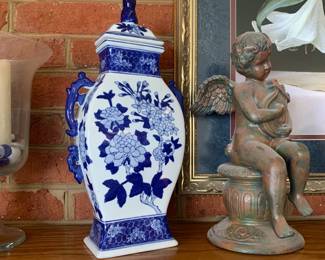 Blue and white urn 