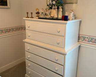 Chest of drawers 