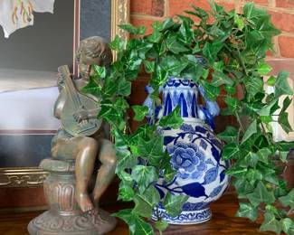 blue and white vase 