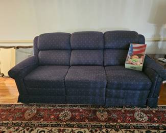 Reclining sofa