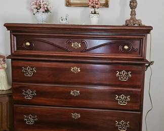 Chest of drawers
