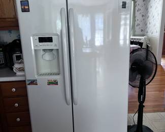 Side by side refrigerator with ice and water