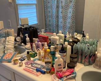 So much bathroom supplies