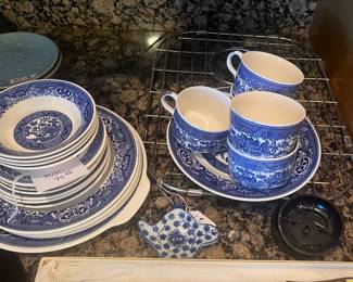 Blue willow dishes