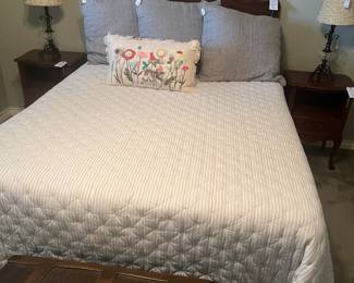 French style bedroom set beautiful condition