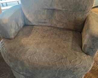 Barrel chair