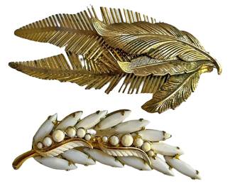 MidCentury Gold  Thermoset Leaf Brooches